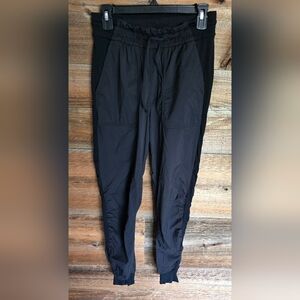 Lululemon Beyond The Studio Joggers Black Size 6